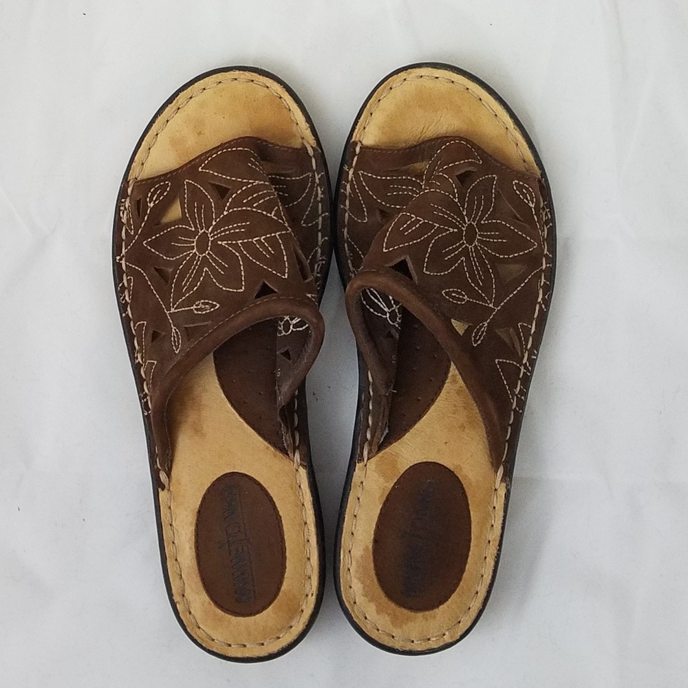 Minnetonka Brown Leather Cutout Sandal 10 NEW